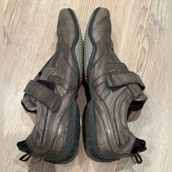 Men's Hugo Boss grey leather vecro shoes, size 11 - Picture 5 of 9